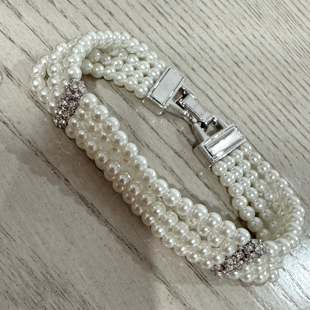 Pearl bracelet